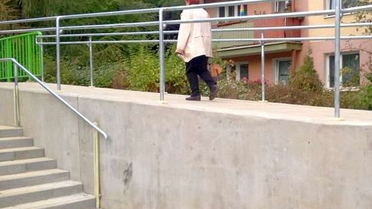 Zamówili barierki, które wcale nie chronią. "To nasze niedopatrzenie"