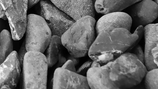 Zamówili telefony. Dostali kamienie i woreczek ryżu