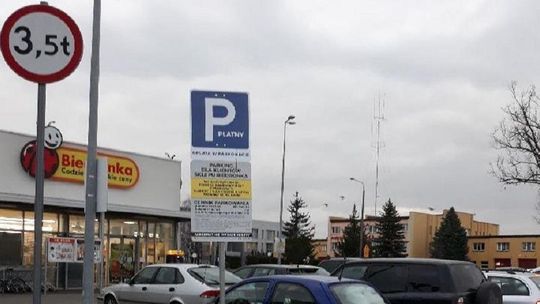 Zanim zrobisz zakupy w Biedronce, weź bilet. Inaczej dostaniesz mandat