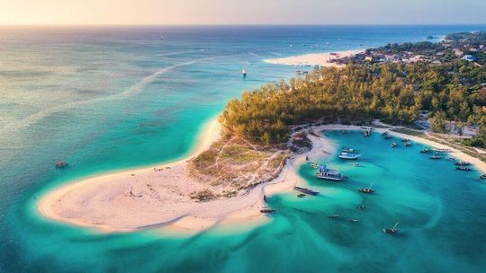 Zanzibar – ekskluzywne wakacje w tropikalnej scenerii