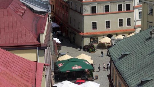 Zaopatrzenie barów będzie mogło dłużej wjeżdżać na Stare Miasto