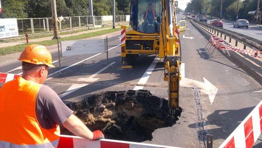 Zapadła się jezdnia na skrzyżowaniu Kraśnickiej i Zana (zdjęcia)