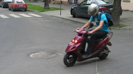 Zapadnięte studzienki, zmora kierowców z Chełma