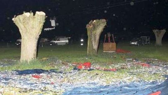 Zapalił się balon, którym lecieli. Jedna osoba poparzona