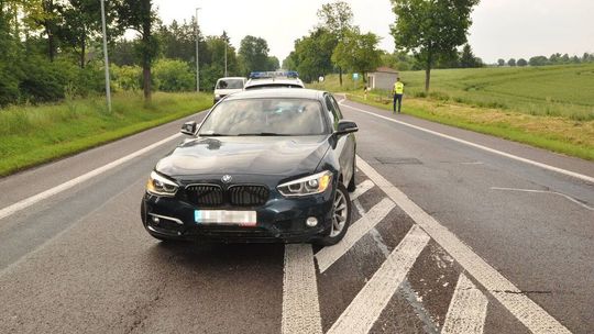 Zaparkował na środku krajówki. Młody kierowca był pijany
