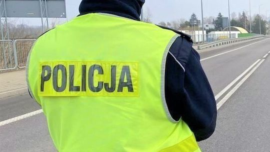 Zaparkował w rowie i bełkotał. Kierowca skody ma spore kłopoty 