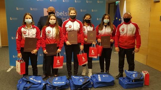 Zapaśniczki Cementu-Gryfa Chełm nagrodzone przez Marszałka Województwa Lubelskiego