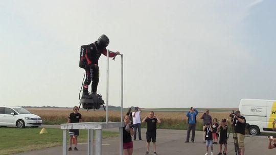 Zapata spadł do wody. Nieudany przelot flyboardem nad kanałem La Manche
