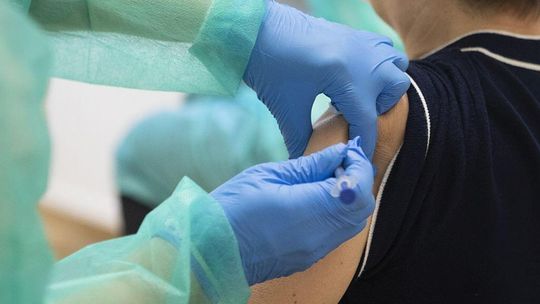 Zapisy na szczepienia przeciwko COVID-19. Zrejestrowało się 280 tys. seniorów