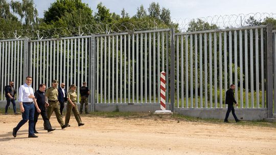 „Zapora ma być uszczelniona”. Rząd Tuska poprawi płot graniczny zbudowany za czasów PiS  