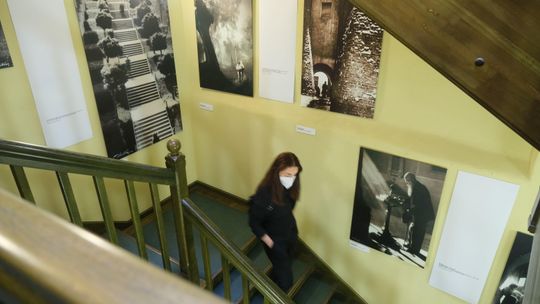 Zaproszenie do świata Julii Hartwig. Wystawa przy ul Złotej w Lublinie 