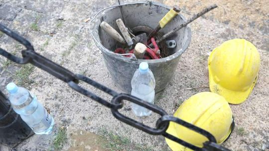 Żar leje się z nieba, a pracodawca skąpi wody. Skargi do inspekcji pracy