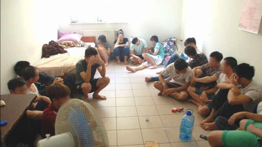 Zarabiali na przerzucie Wietnamczyków. Wideo z zatrzymania Rosjan