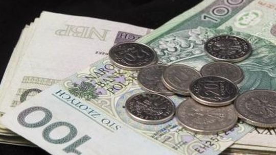 Zarabiamy o ponad 130 zł więcej niż rok temu