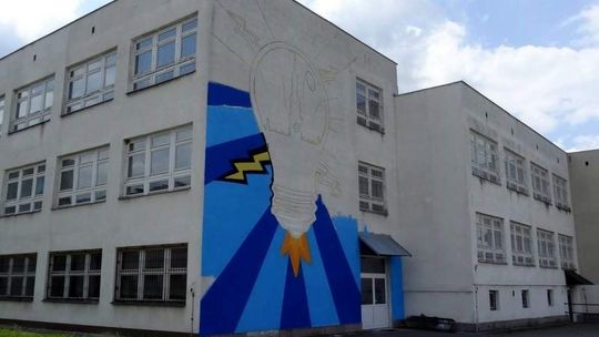 Żarówka zaświeci na ścianie