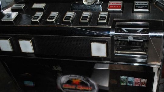 Zaryzykowali i się nie opłaciło. Policjanci zabezpieczyli nielegalne automaty do gier