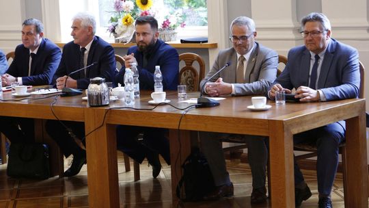 Zarząd coraz droższy. Piąty członek już na etacie