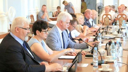 Zarząd powiatu puławskiego z absolutorium, sprawozdanie przyjęte