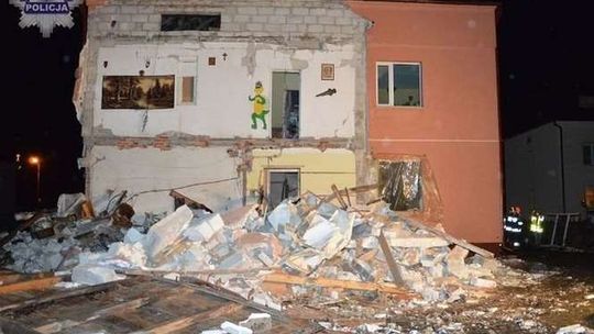 Zarzecze: Wybuch butli z gazem. 3 osoby ranne, dom nie nadaje się do zamieszkania