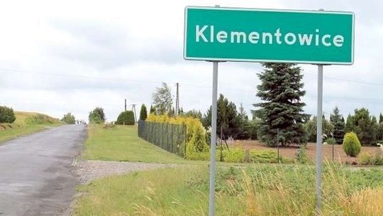 Zarzuca molestowanie adopcyjnemu ojcu. Śledczy przesłuchują świadków z Klementowic