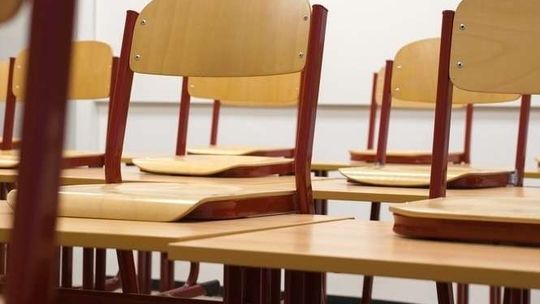 Zarzuty dla nauczycieli i absolwentów za przekręty w szkole