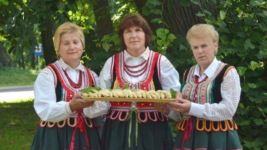 Zasmakuj w Garbowie: Karp w śmietanie i pierogi