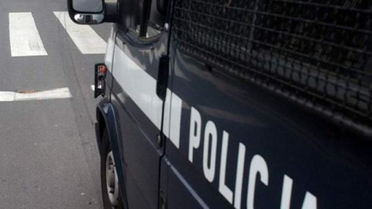 Zasnął na ulicy, proponował policjantom 510 zł