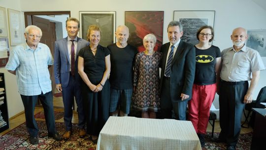 Zaspokajać swoją ciekawość świata. 40 lat kwartalnika literackiego "Akcent"