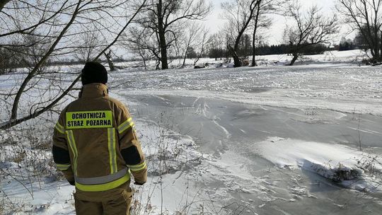 Zator kry na rzece Wieprz. "Woda zaczyna się wylewać z koryta i zalewać częściowo łąki"