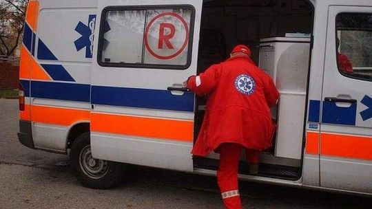 Zatruli się i leżeli na trawniku. Trafili do szpitala