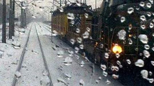 Zawadówka: 16 i 19-latek układali przeszkody na torach