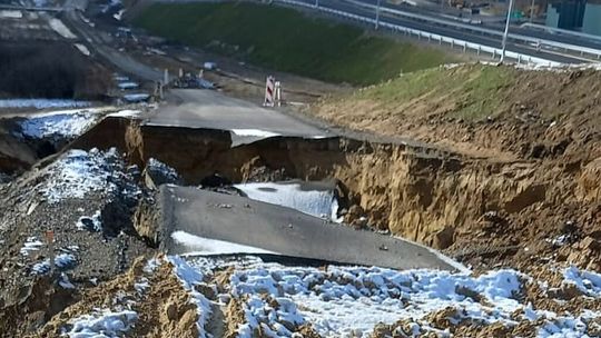 Zawalona droga przy S19. GDDKiA zabiera głos