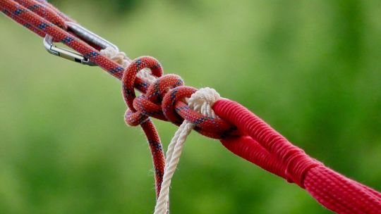 Zawiesia linowe – bezpieczne rozwiązanie do transportu ciężkich ładunków