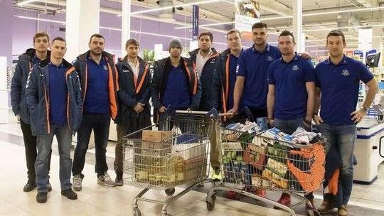 Zawodnicy Azotów Puławy przyłączyli się do akcji „Polacy Rodakom”