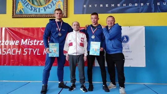 Zawodnicy Cementu-Gryfa Chełm z medalami podczas młodzieżowych mistrzostw Polski