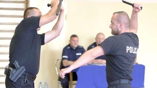 Zawody "Patrol Roku 2017": Policjant na torze przeszkód