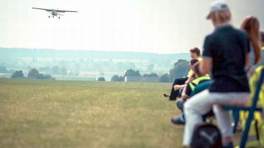 Zawody samolotowe i trening kadry w Depułtyczach Królewskich. Tak PWSZ świętuje 15-lecie