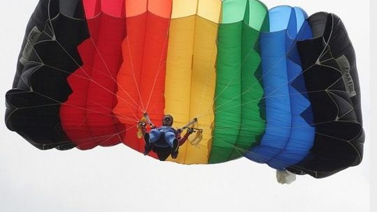 Zawody spadochronowe w Świdniku (zdjęcia)