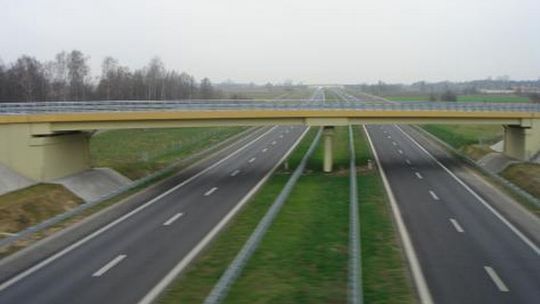 Zawracanie i jazda pod prąd na autostradzie A2. Zobacz szokujący film