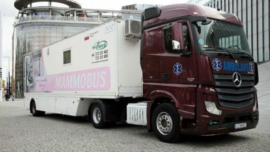 Zbadaj piersi jeszcze dziś. Sprawdzamy, gdzie i kiedy zaparkuje mammobus
