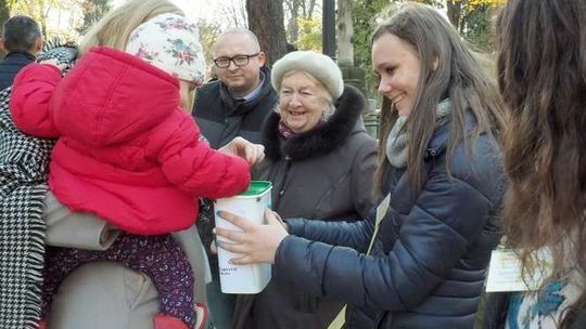 Zbierają na pomniki i potrzebujących. Kwesty przy ul. Lipowej również w poniedziałek