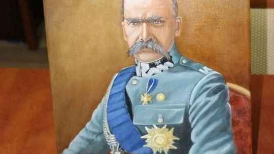 Zbierają pieniądze na pomniki. Powstanie ławeczka z Józefem Piłsudskim