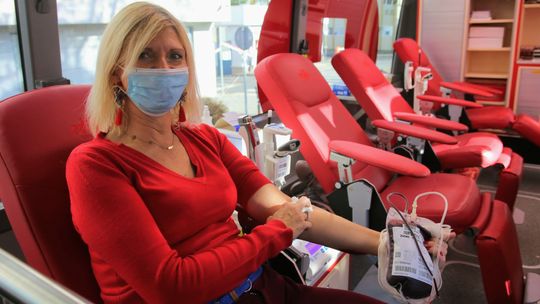 Zbiórka krwi przed PZL-Świdnik. "Wierzę, że dobro powraca"