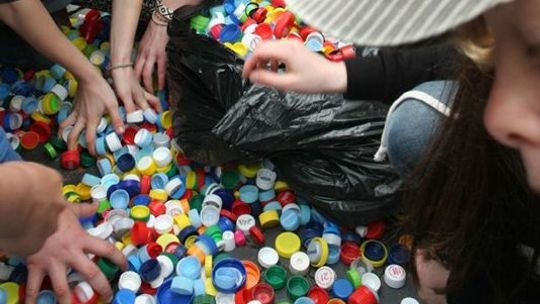 Zbiórka na operację Kamila, 1 kg nakrętek to 1 zł