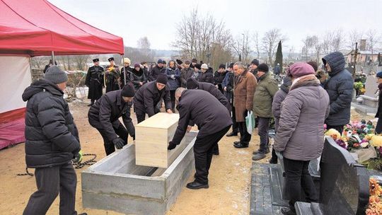 Zbiorowa mogiła na budowie S17. Pochowali szczątki ok. 80 rosyjskich żołnierzy