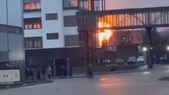 Zbombardowane lotnisko w Iwano-Frankowsku. "Bardzo martwię się o mamę"