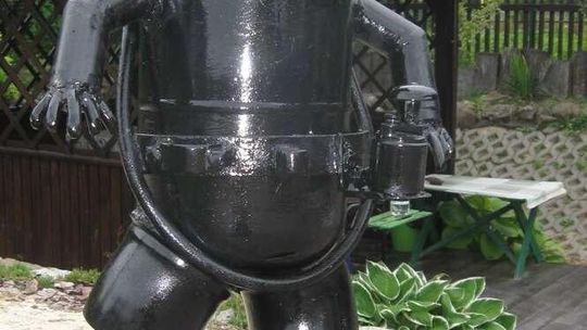 Zbudowali androida z części na złomowisku. Ma promować dobro