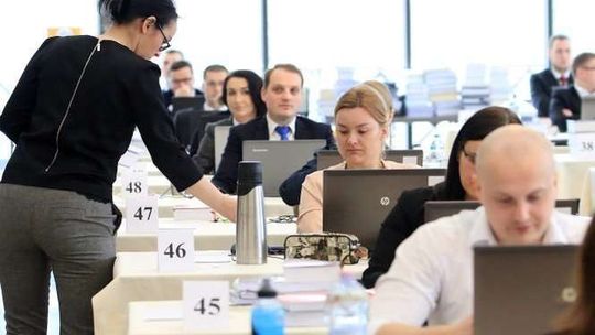 Zdają egzamin na radców prawnych. Ponad 130 kandydatów w Lublinie [zdjęcia]