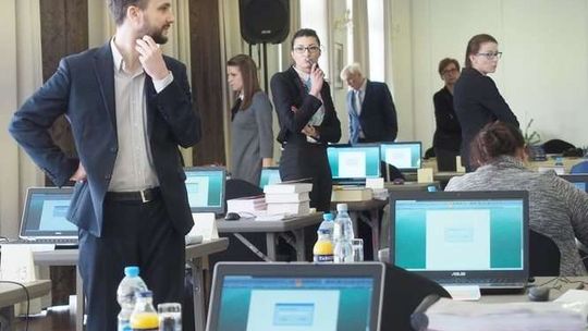 Zdają egzaminy na radców prawnych. 150 kandydatów w Lublinie