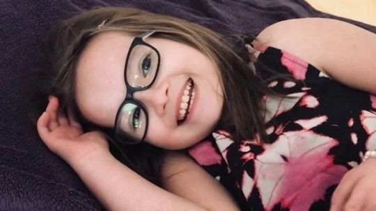 Zdeformowany kręgosłup uciskał i miażdżył jej narządy. 9-letnia Nadia już po operacji